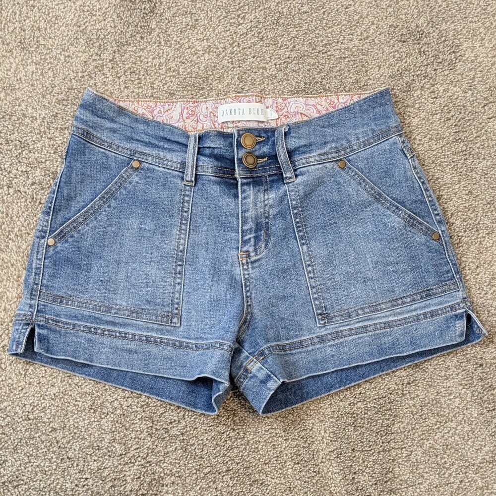 DAKOTA BLUE - Blue Denim Mid-Rise 3 Inch Jean Shorts; Junior Size 3